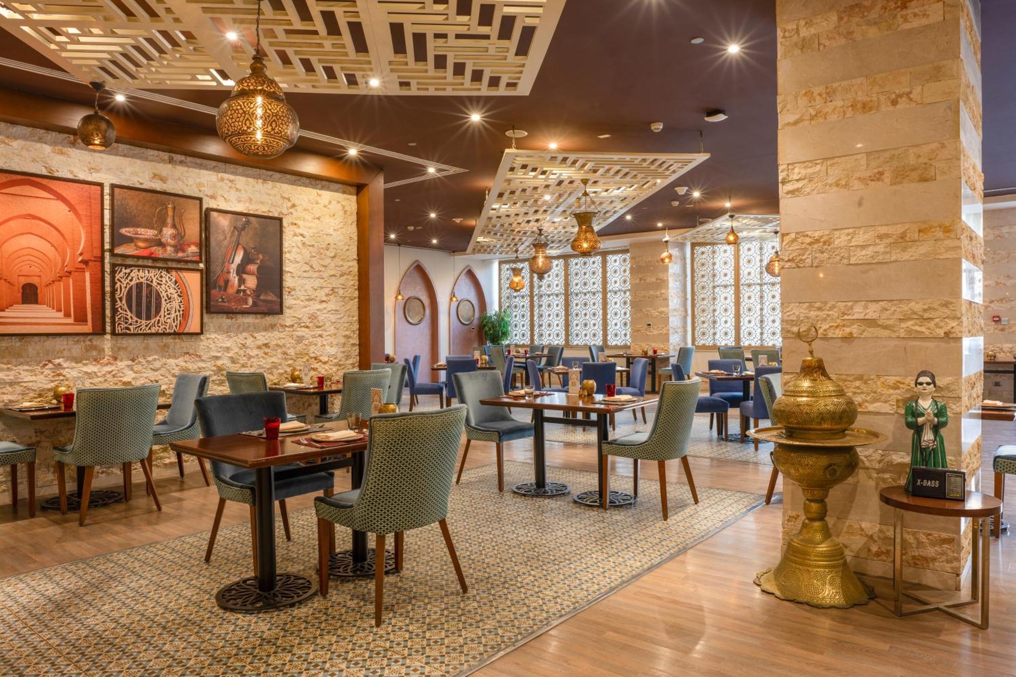 Triumph Luxury Hotel Cairo Exterior photo Restaurant