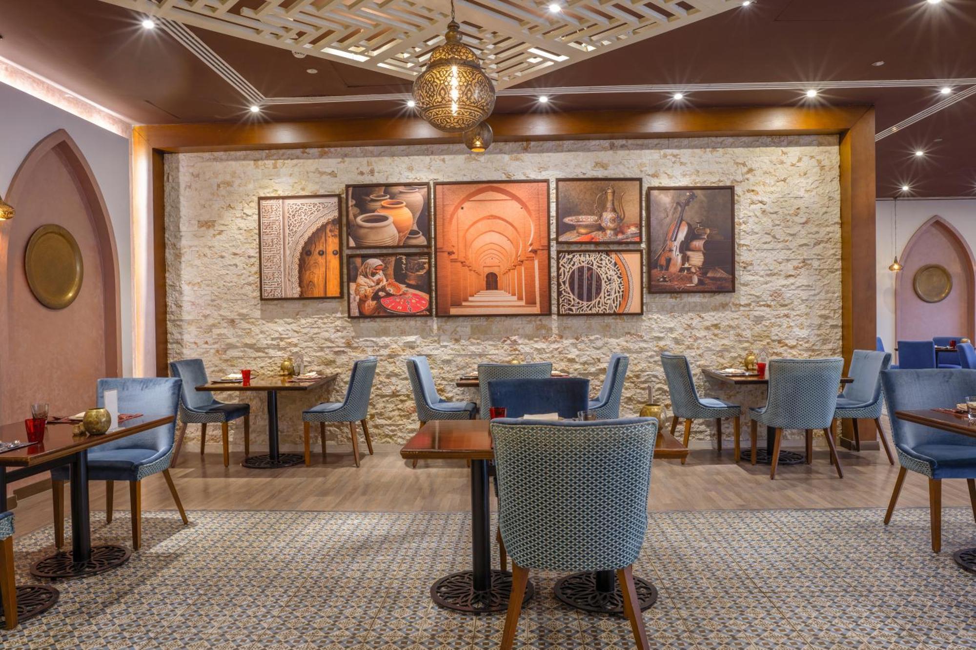 Triumph Luxury Hotel Cairo Exterior photo The interior of a restaurant in the Emirates